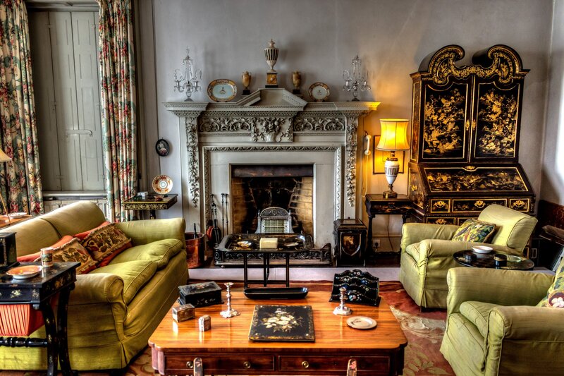 Elegant vintage living room