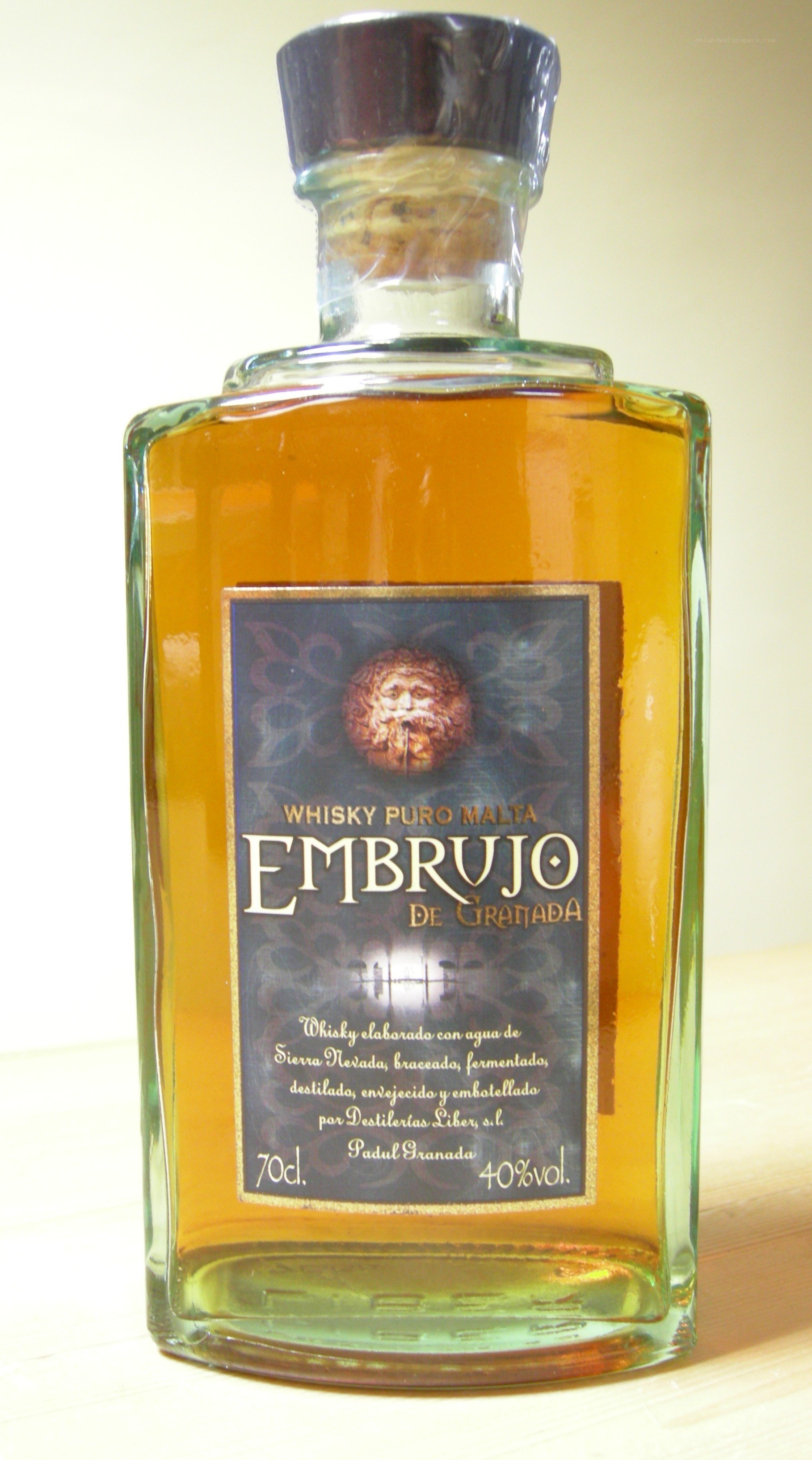 Embrujo de Granada whisky bottle