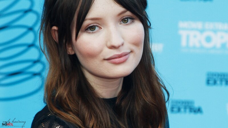Emily Browning at event