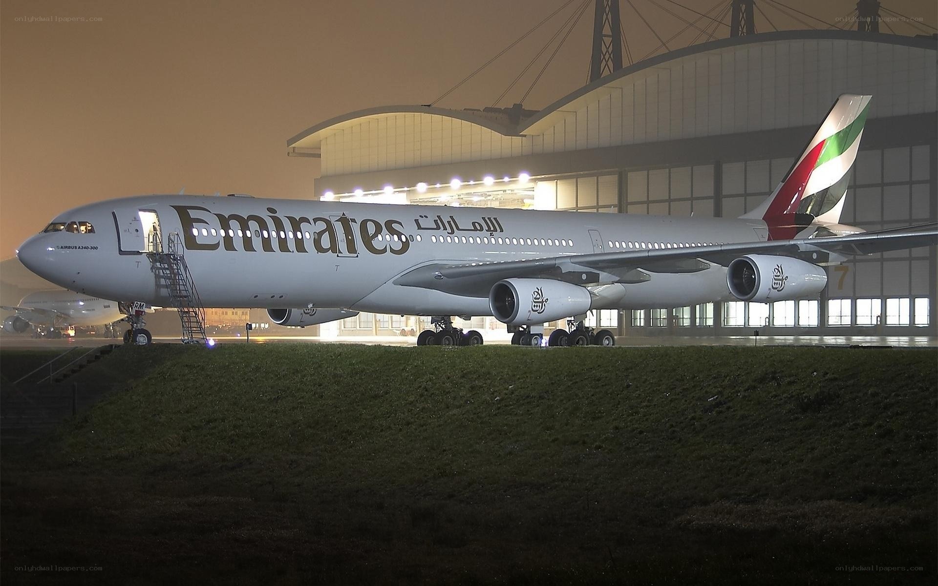 Emirates A340 at night
