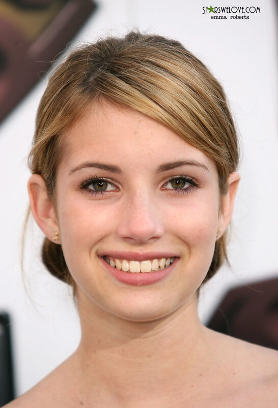Emma Roberts at event
