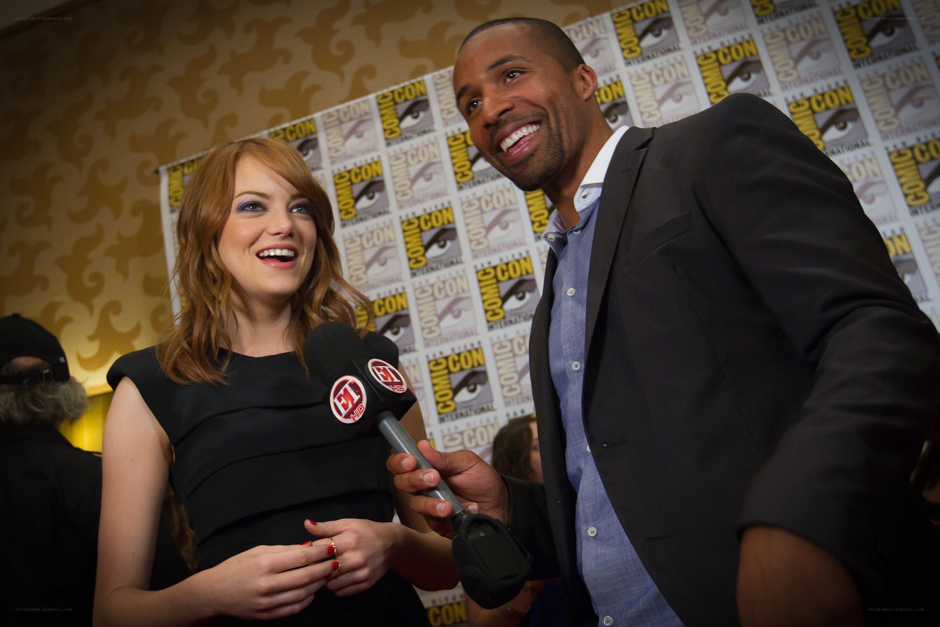 Emma Stone and a man at Comic-Con