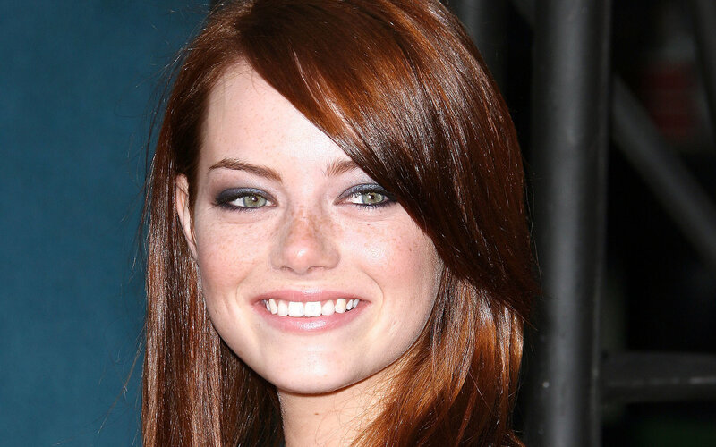 Emma Stone smiling at event