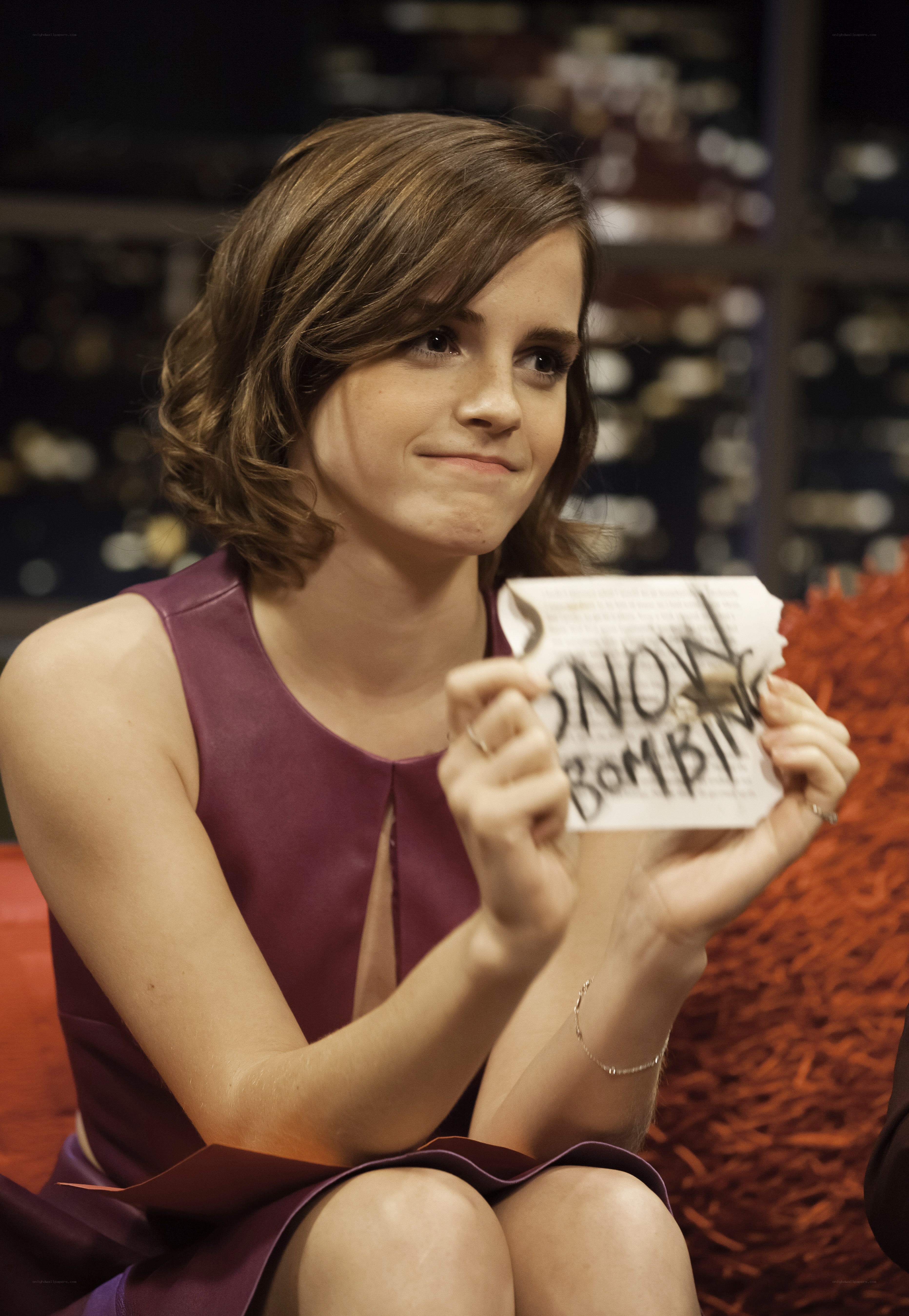 Emma Watson holding a note