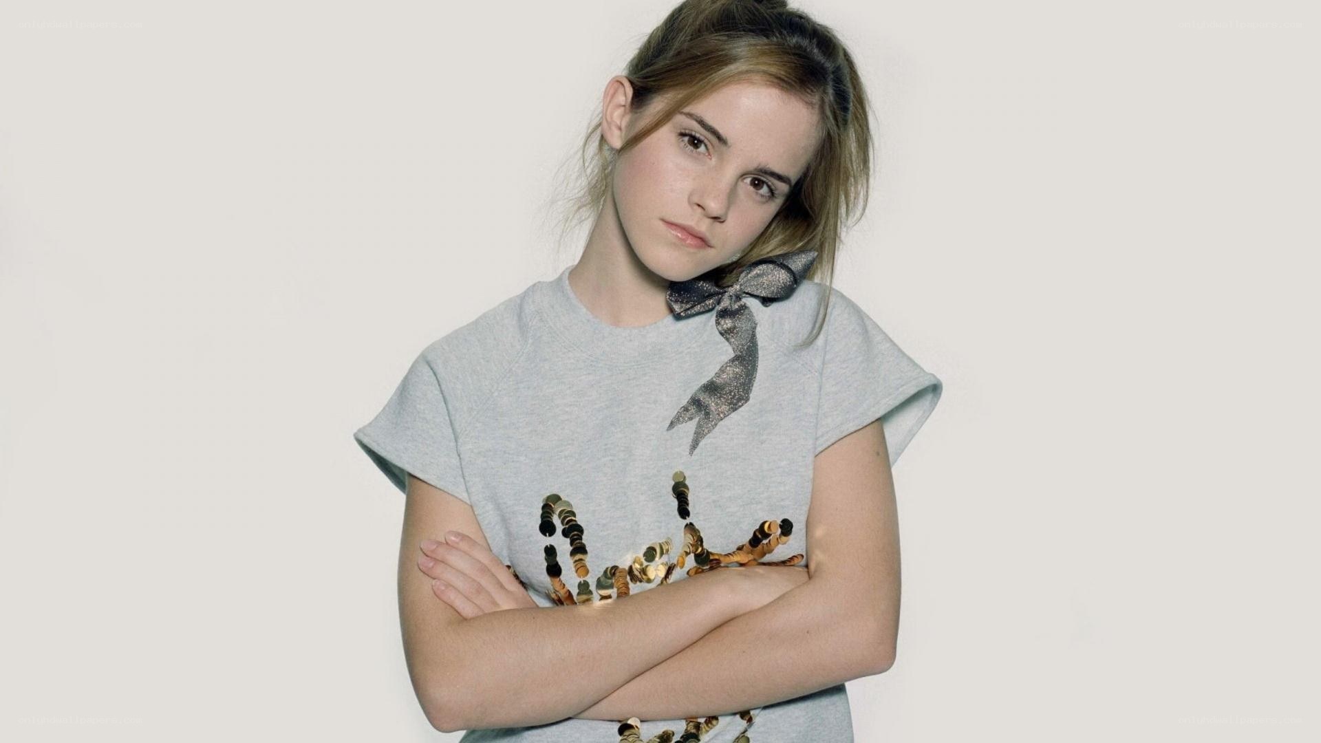Emma Watson in gray t-shirt