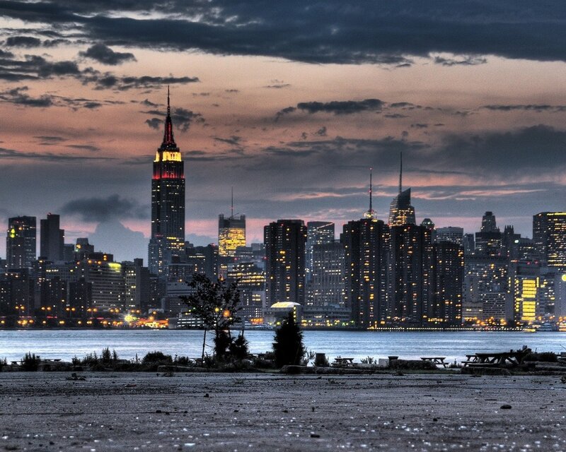 Empire State Building Skyline — Gray