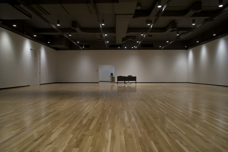 empty gallery room