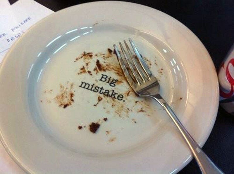 Empty plate with 'Big mistake' text