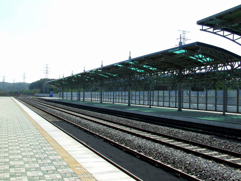 Empty Train Station — Gray, Calm
