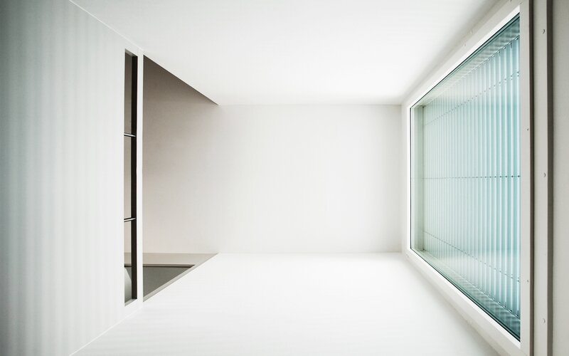Empty White Room — Minimalist