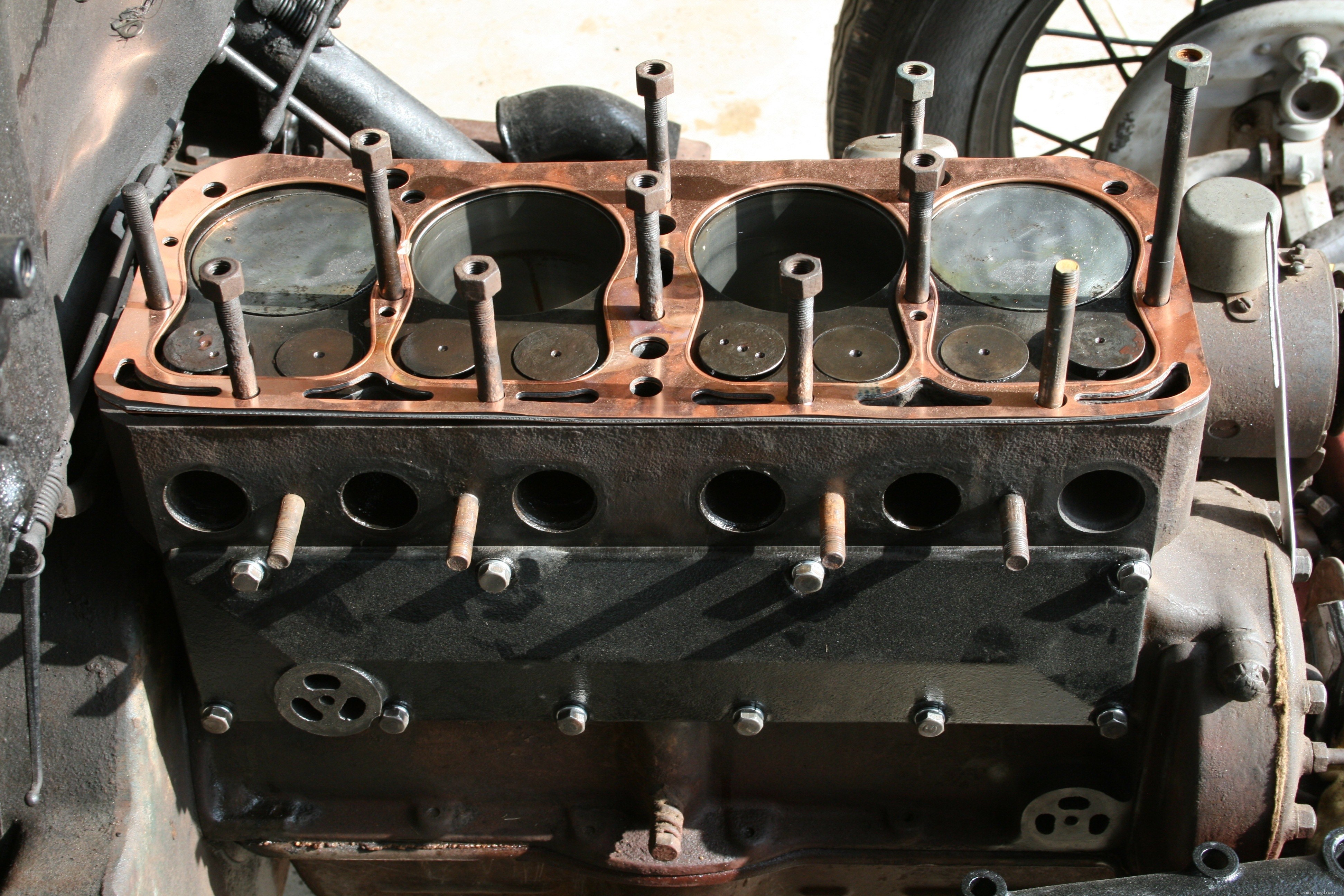 engine cylinder head