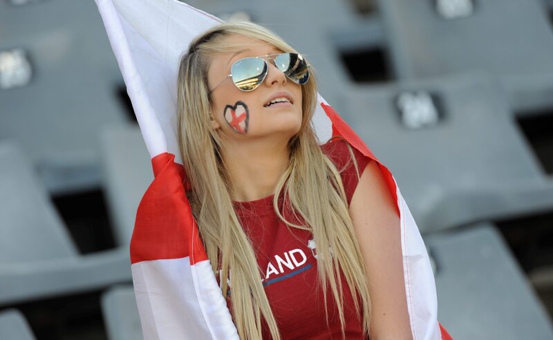 England fan with flag
