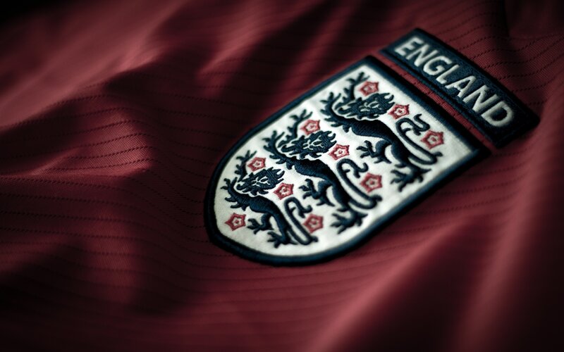 England football crest on jersey
