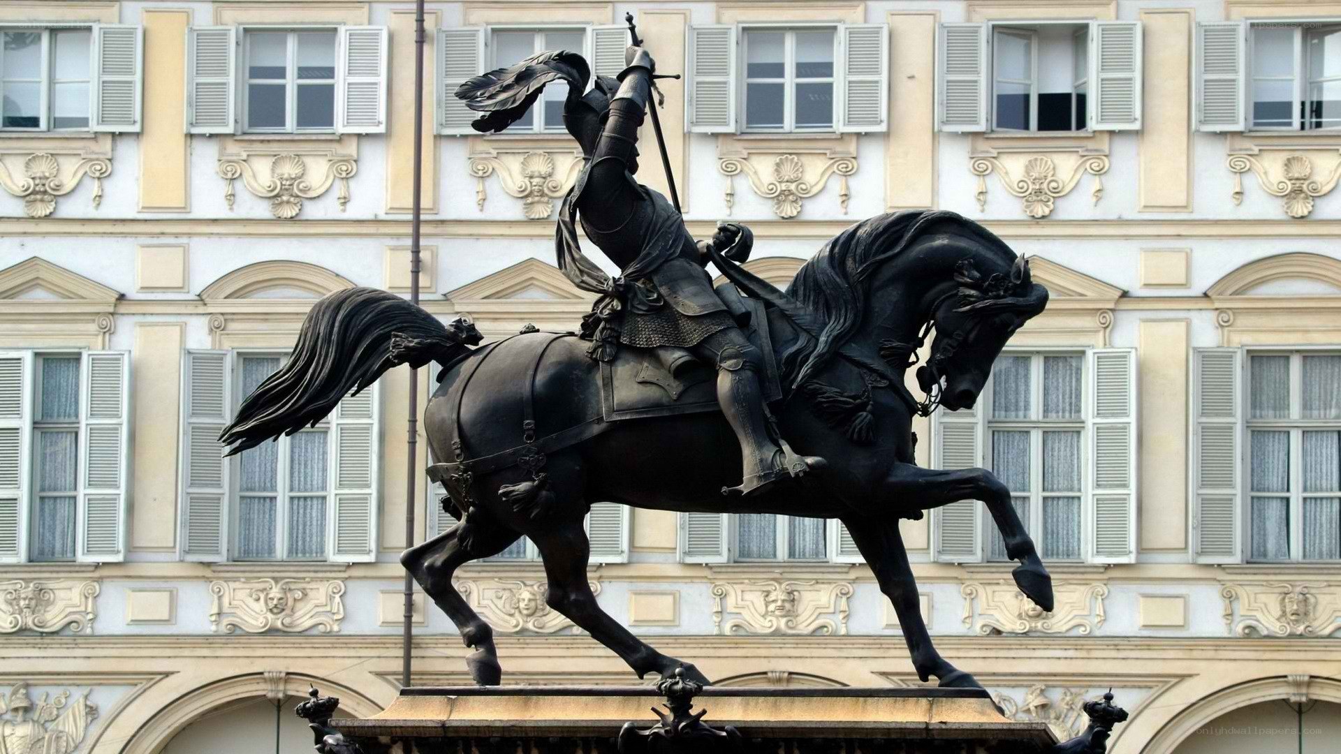 equestrian statue in Munich