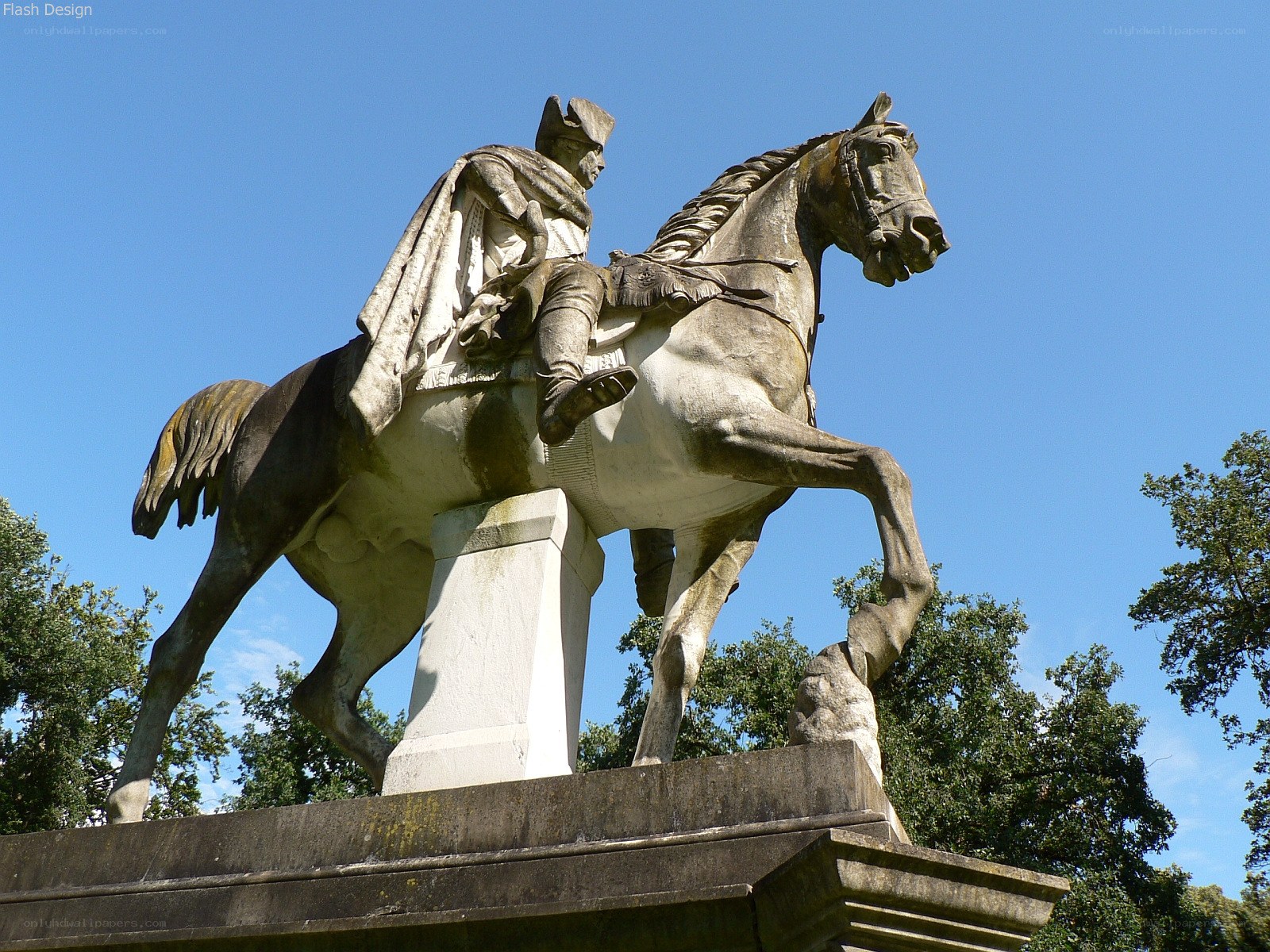 equestrian statue of a general