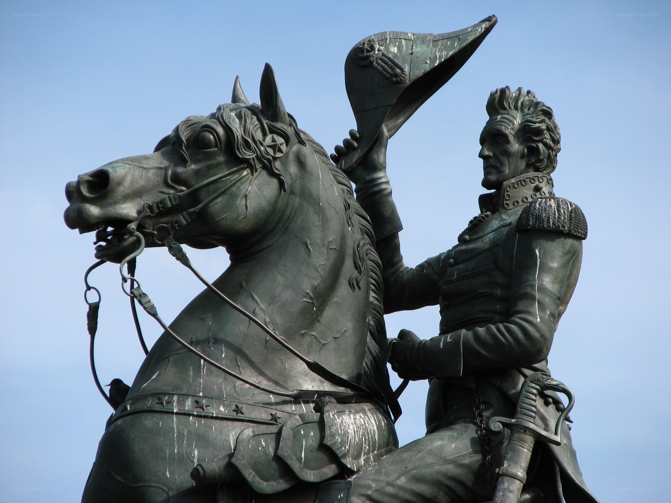 equestrian statue of a general