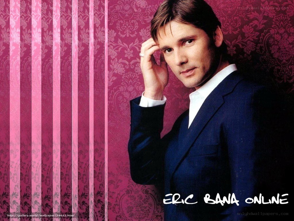 Eric Bana in a suit