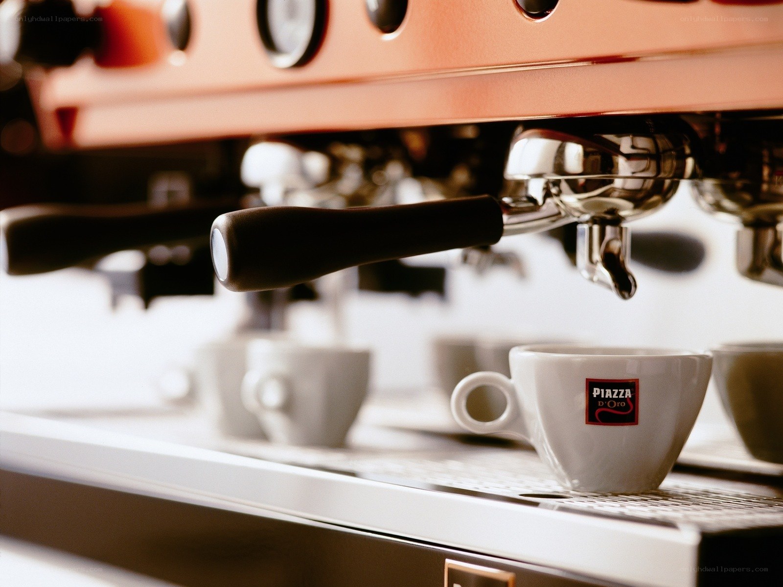 Espresso machine with cups