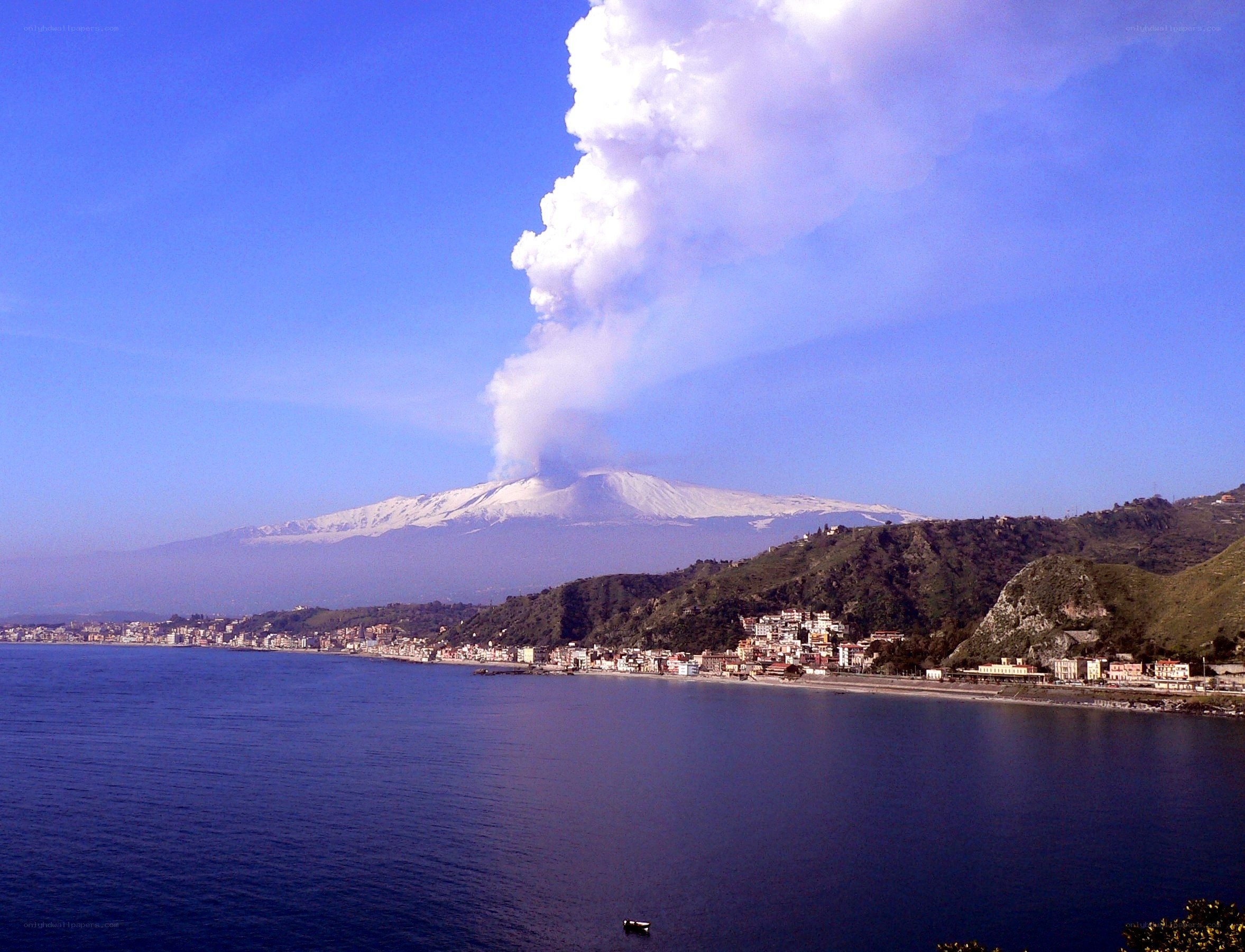 Etna volcano erupting