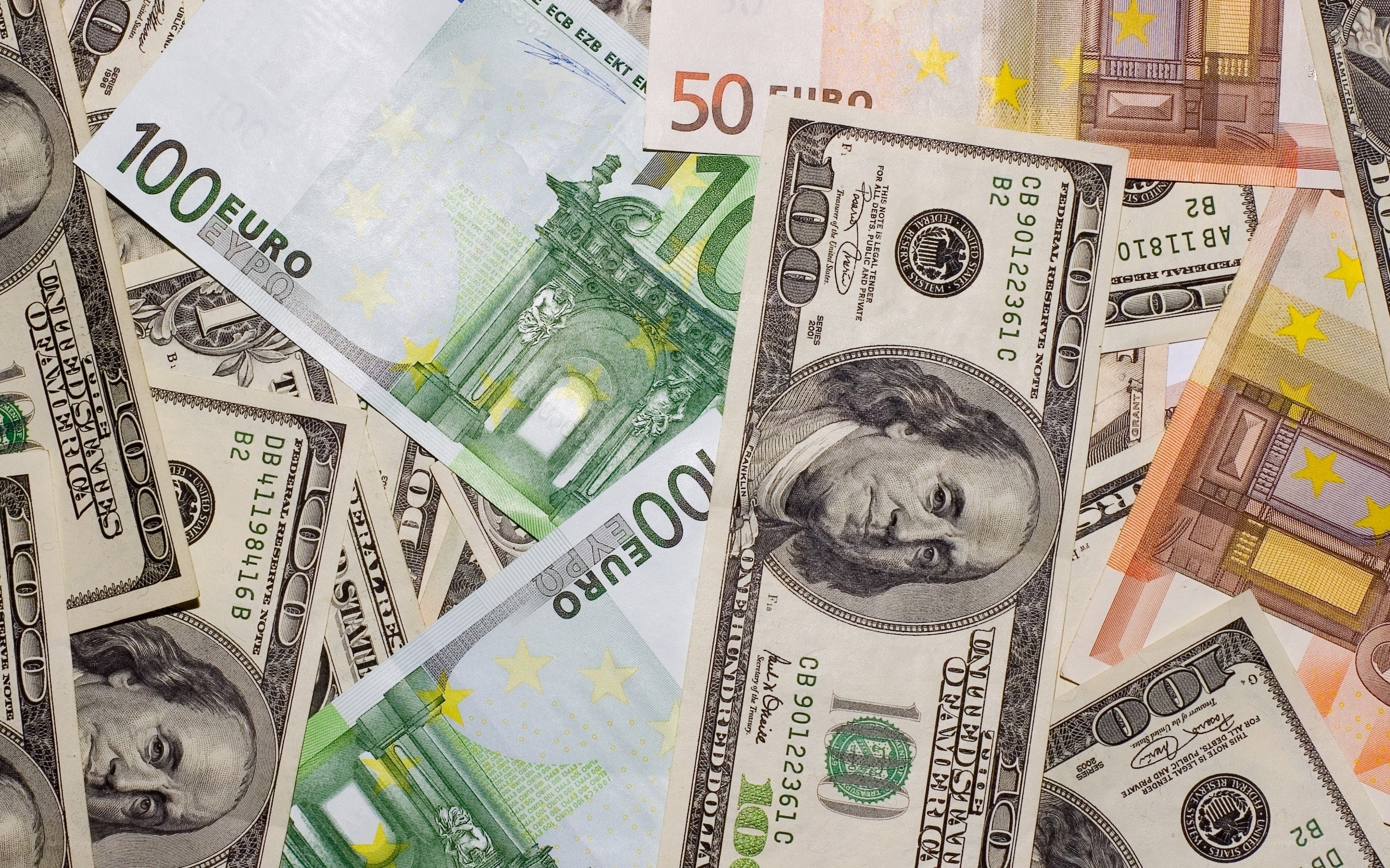 Euro and dollar banknotes
