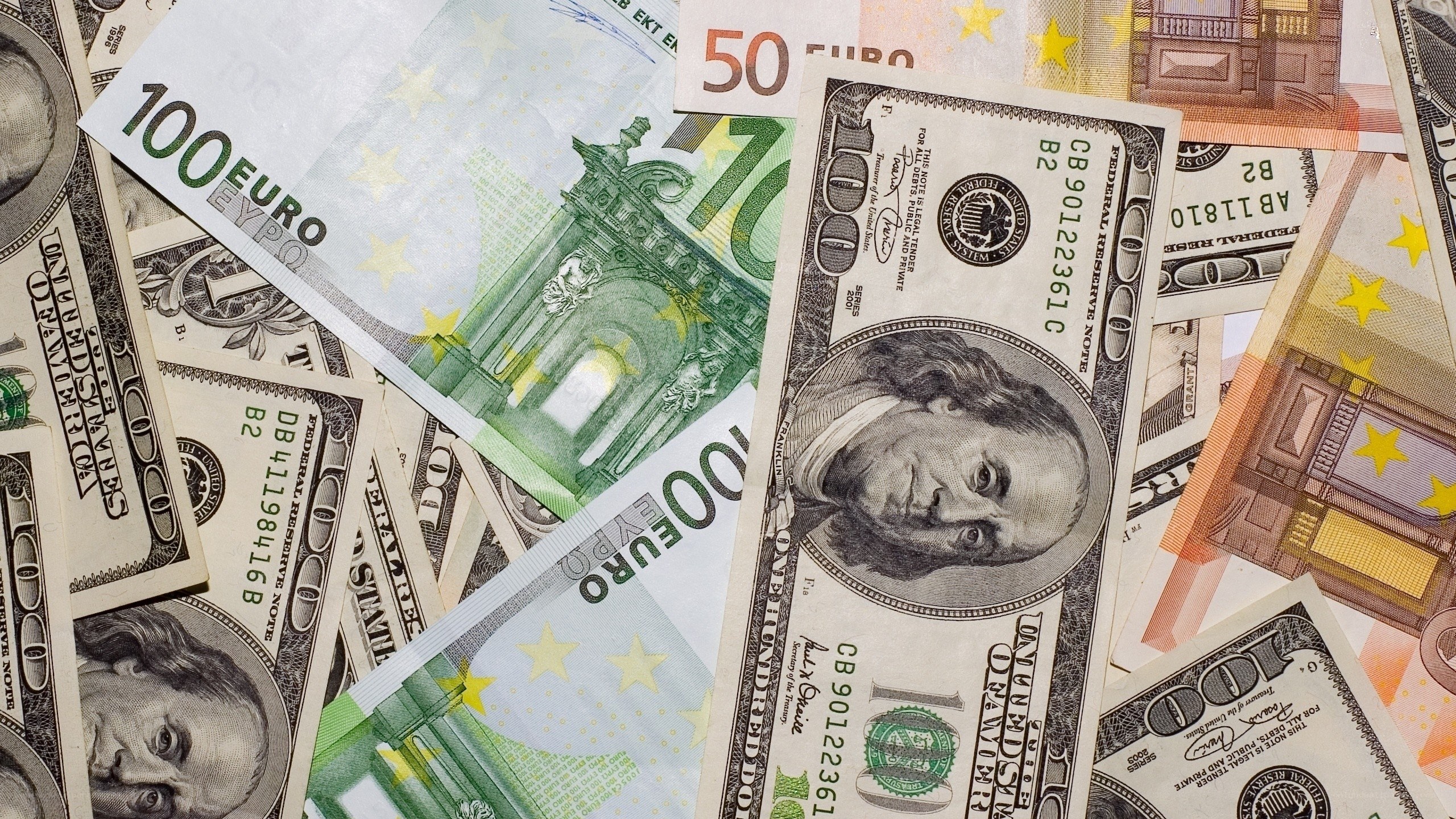 Euro and dollar banknotes