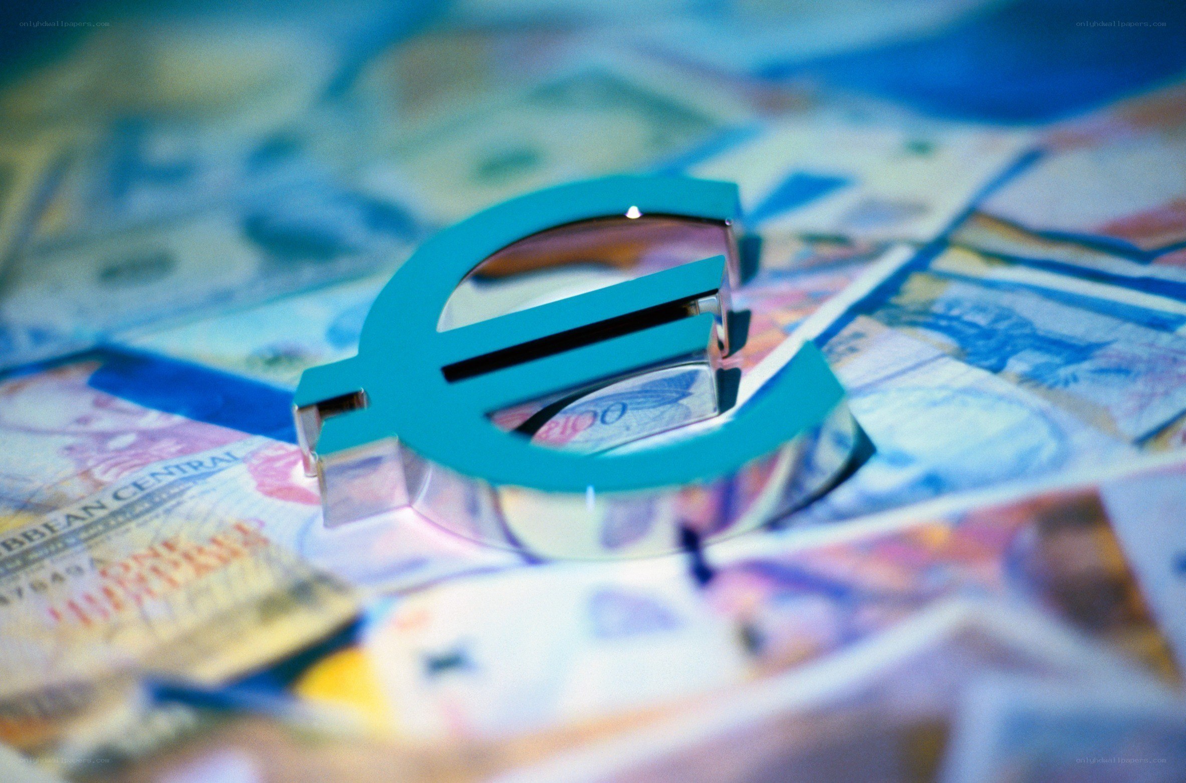 Euro symbol on banknotes