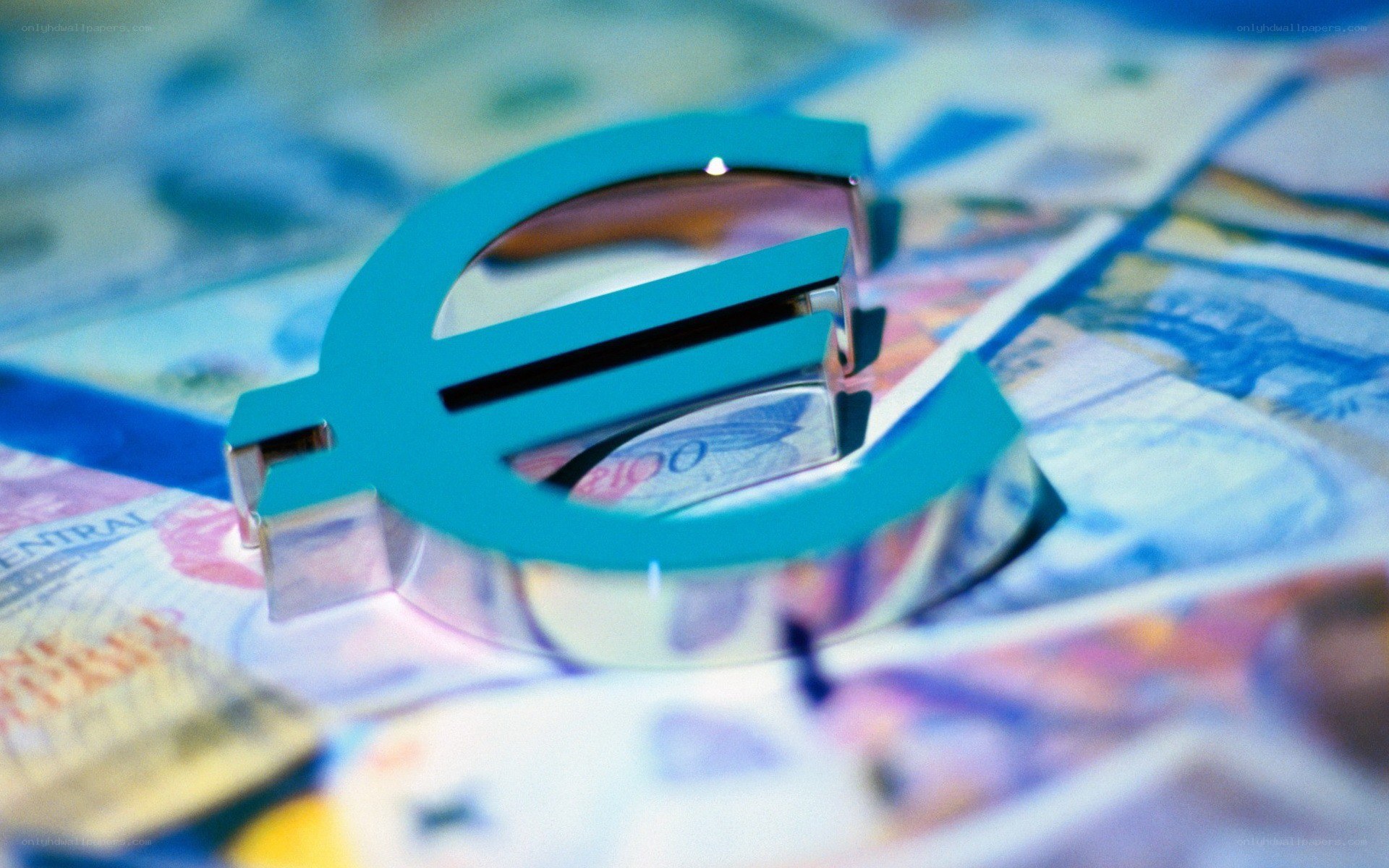 Euro symbol on banknotes