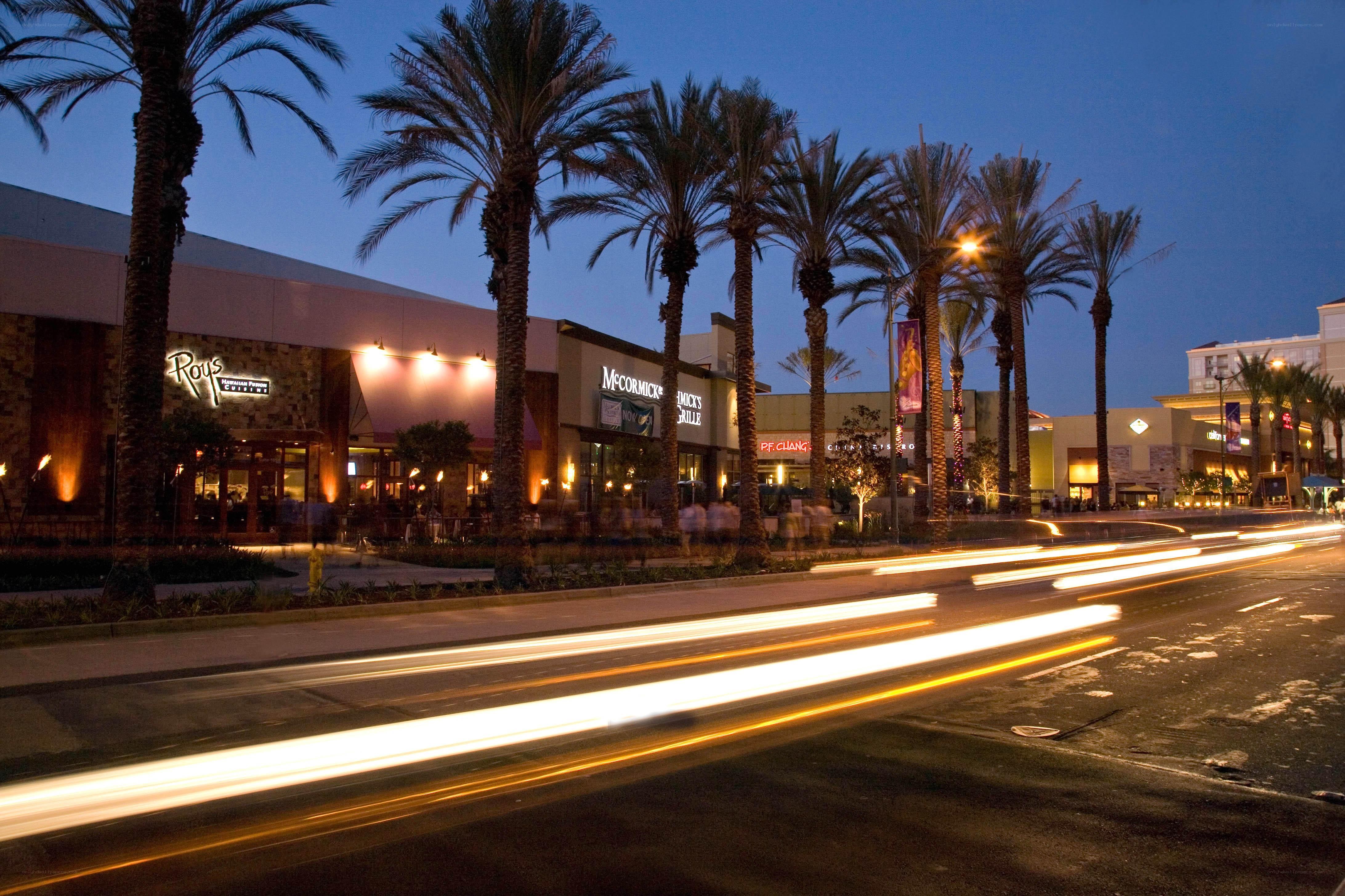 Evening at a shopping center