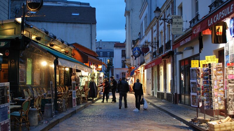 Evening in a Parisian alley