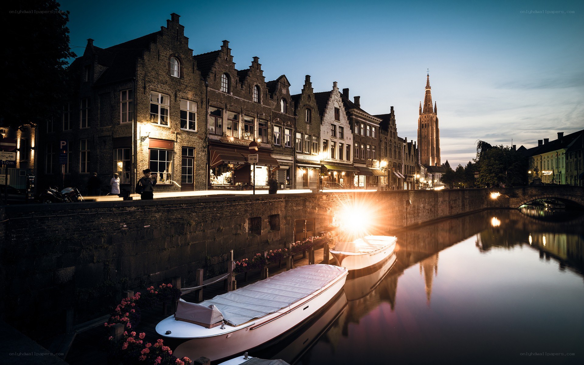 Evening in Bruges canal