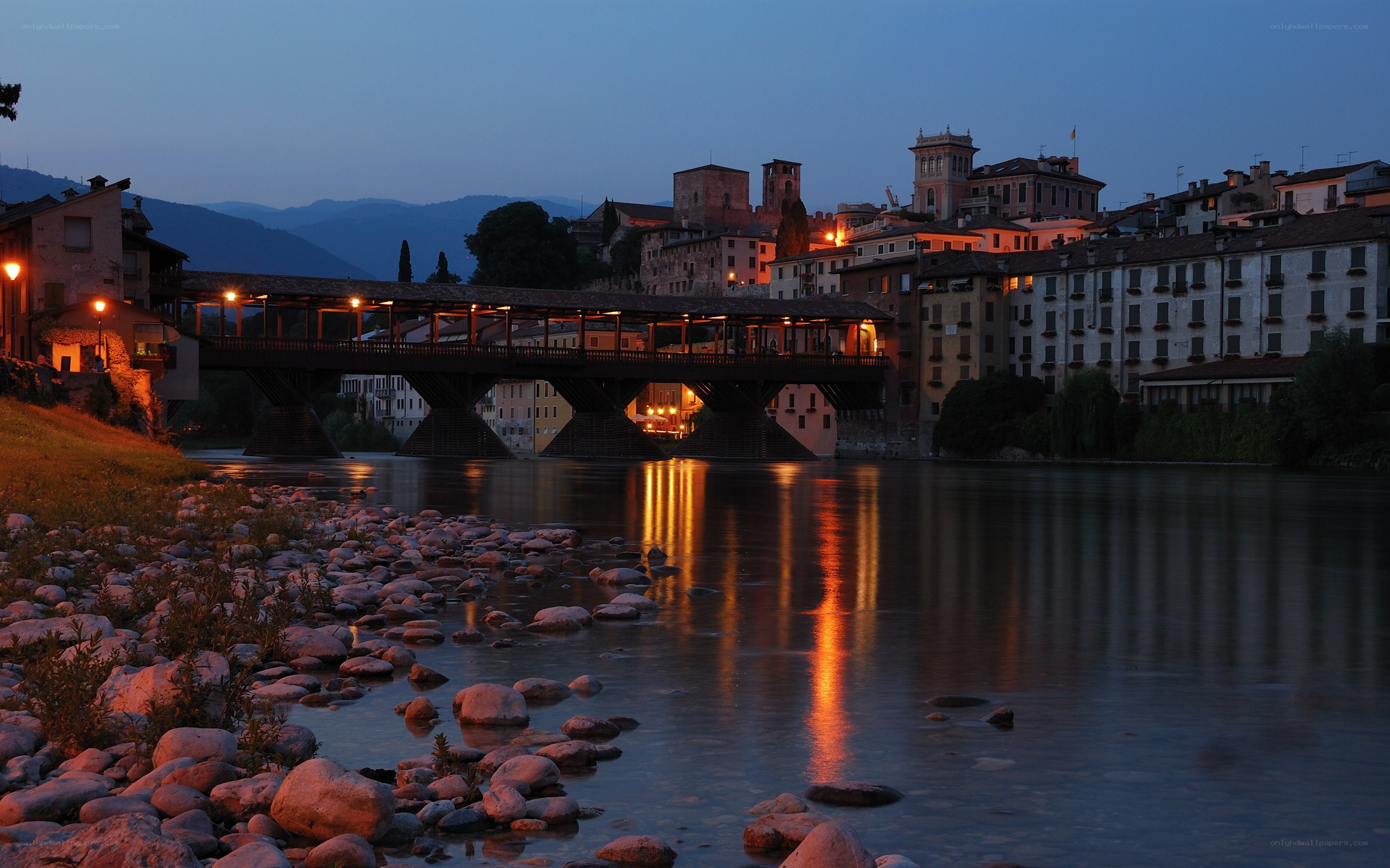 Evening view of Ponte Vecchio