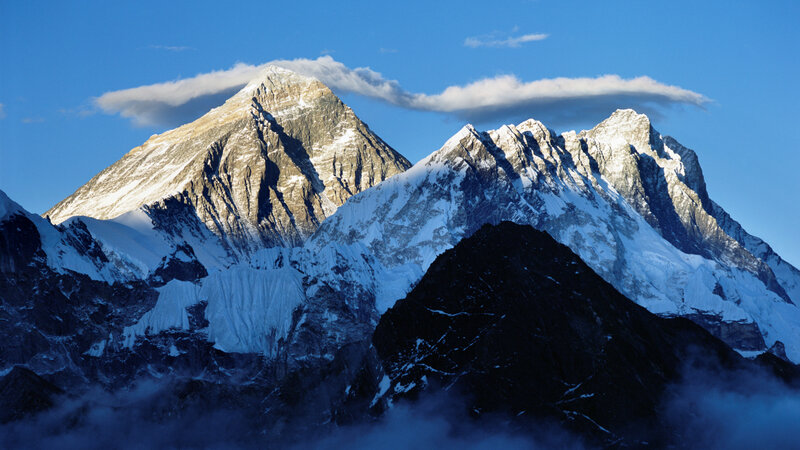 Everest and Lhotse peaks