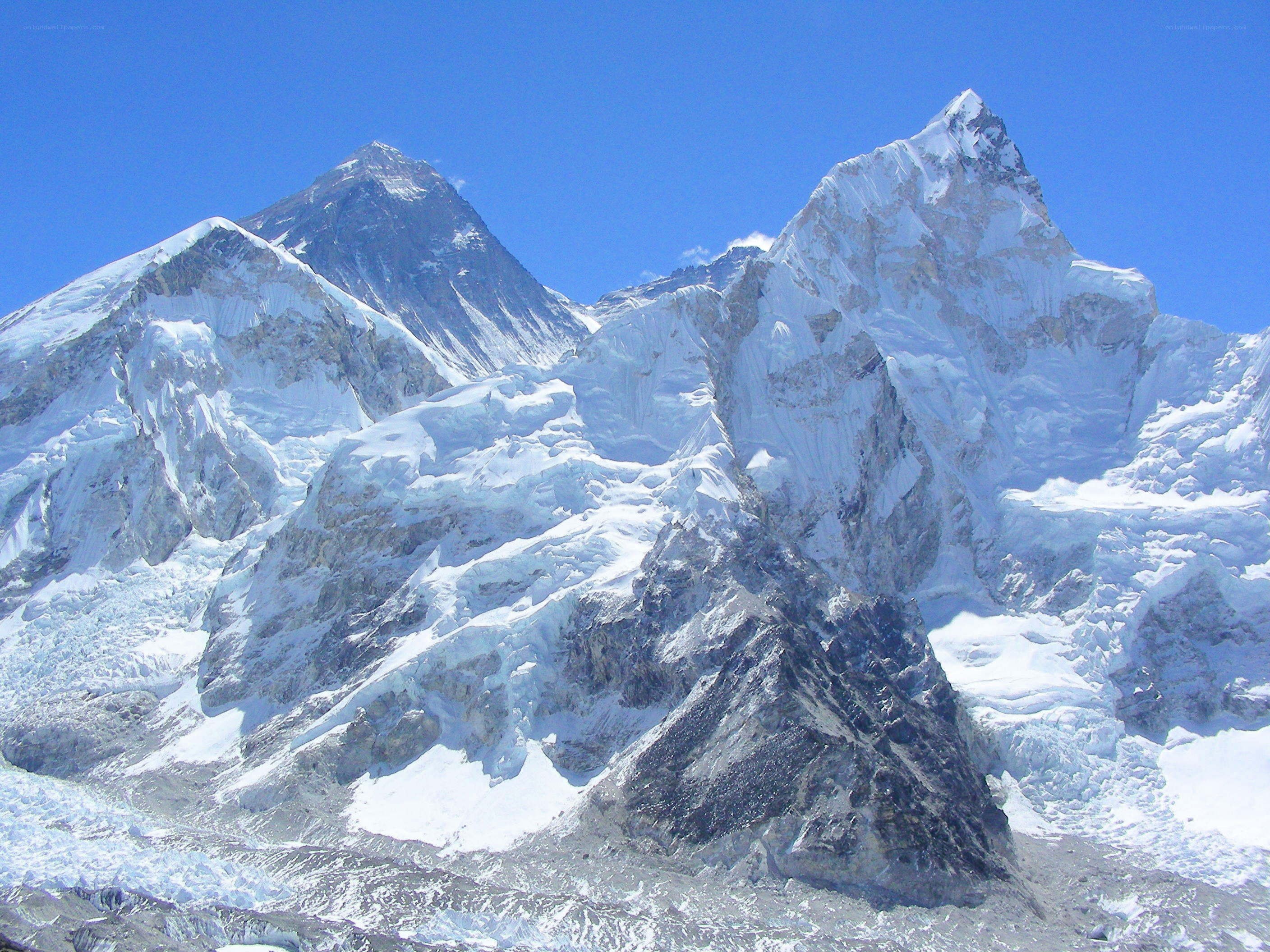 Everest and Lhotse peaks