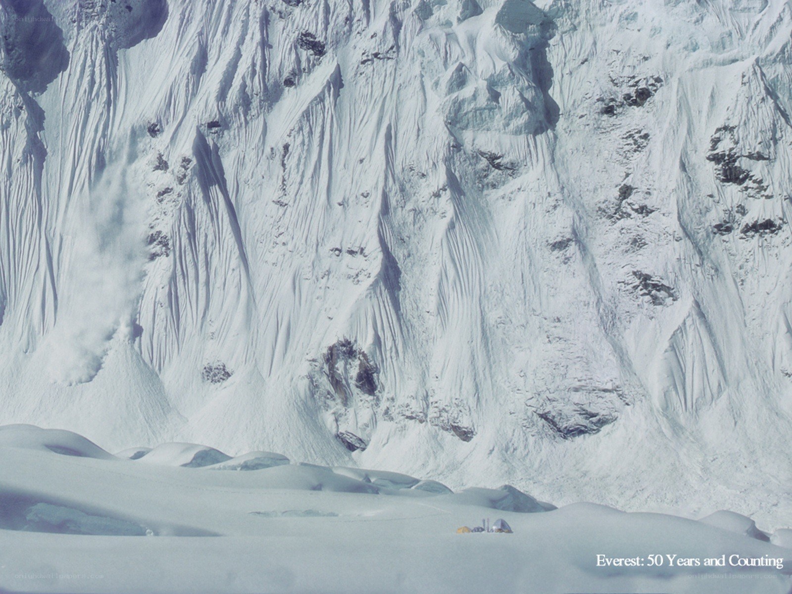 Everest avalanche scene