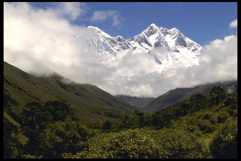 Everest peak with clouds