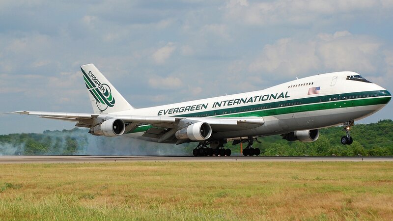 Evergreen International Boeing 747 — White, Dynamic