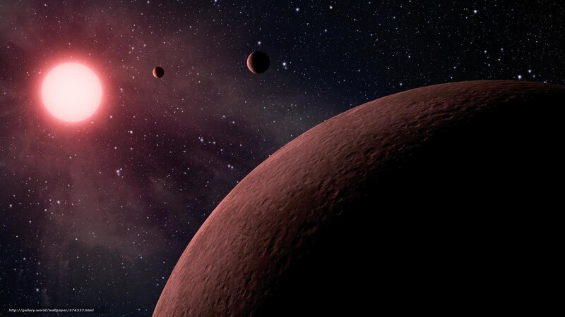 Exoplanet system with red star