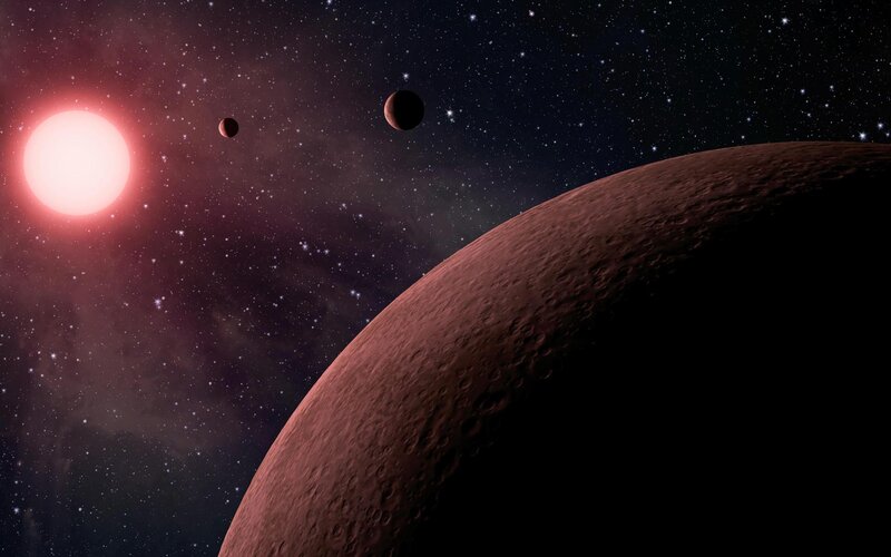 Exoplanets orbiting a red star