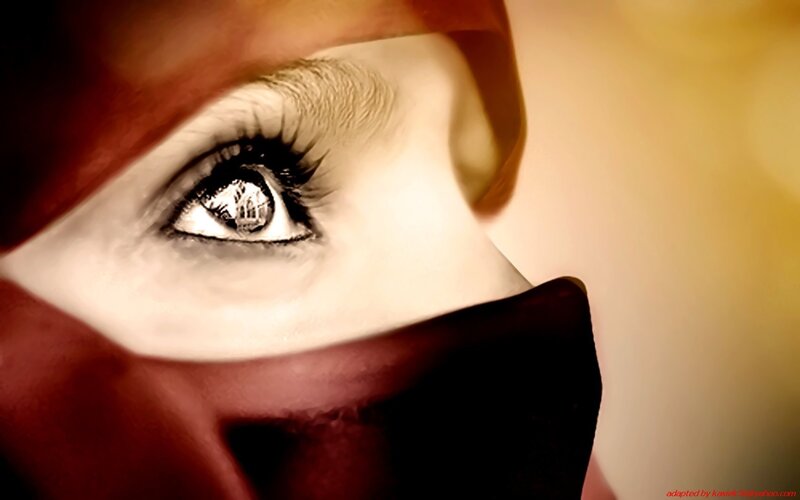 eye with city reflection