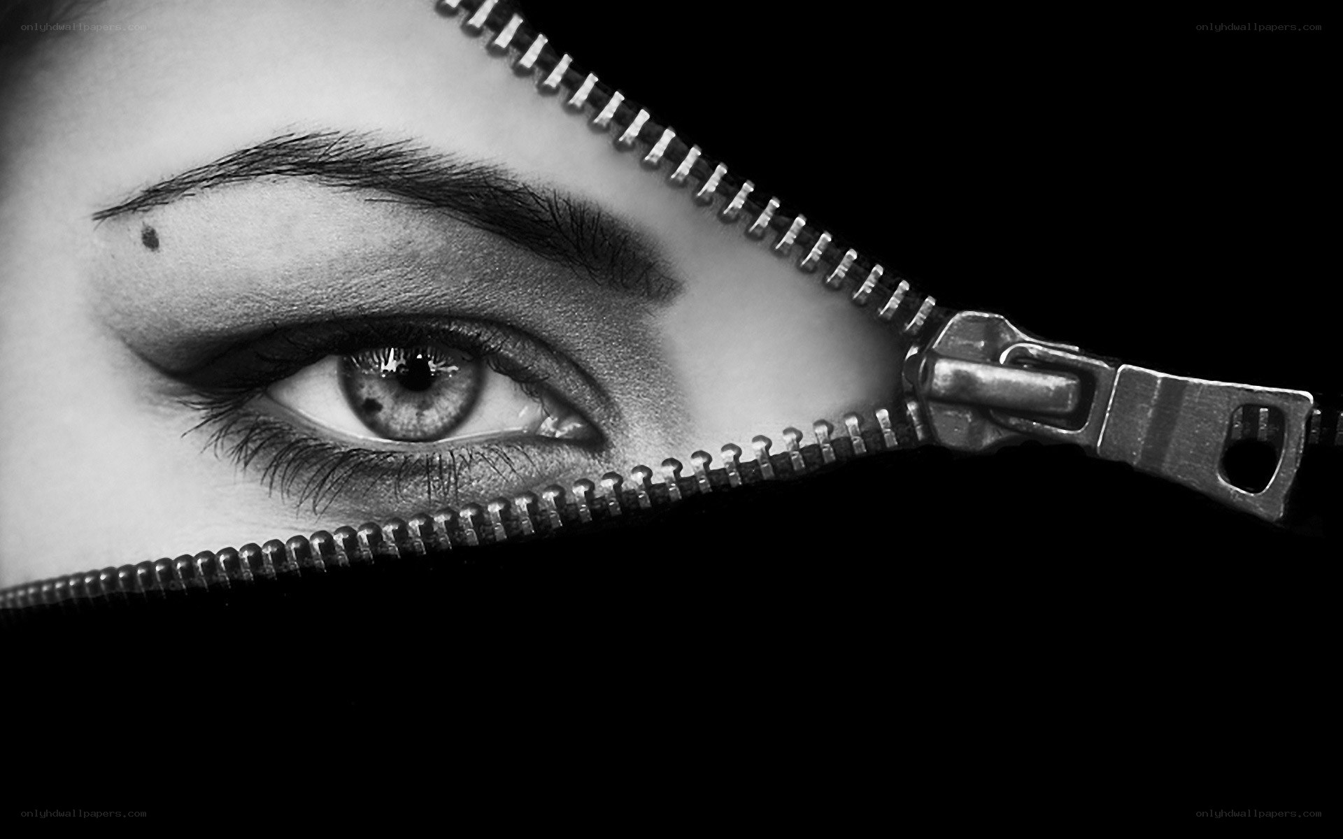 eye with zipper effect