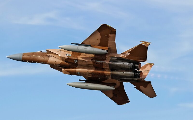 F-15 Fighter Jet — Brown, Dynamic