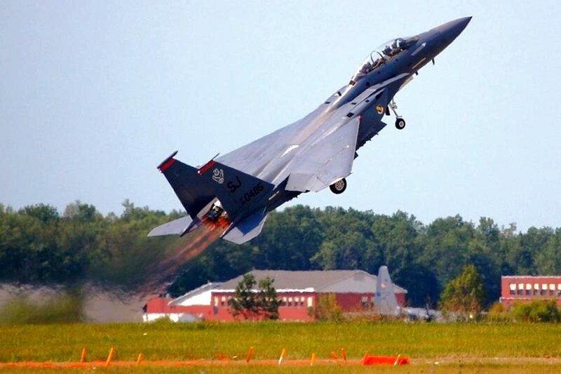 F-15 fighter jet taking off