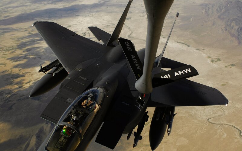 F-15E fighter jet refueling