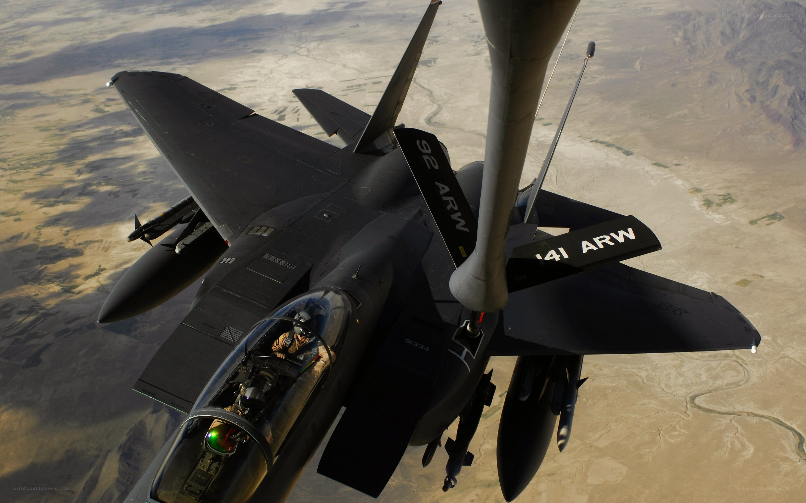 F-15E fighter jet refueling
