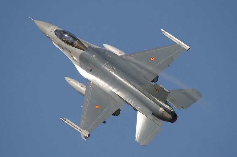 F-16 Fighter Jet — Blue, Dynamic
