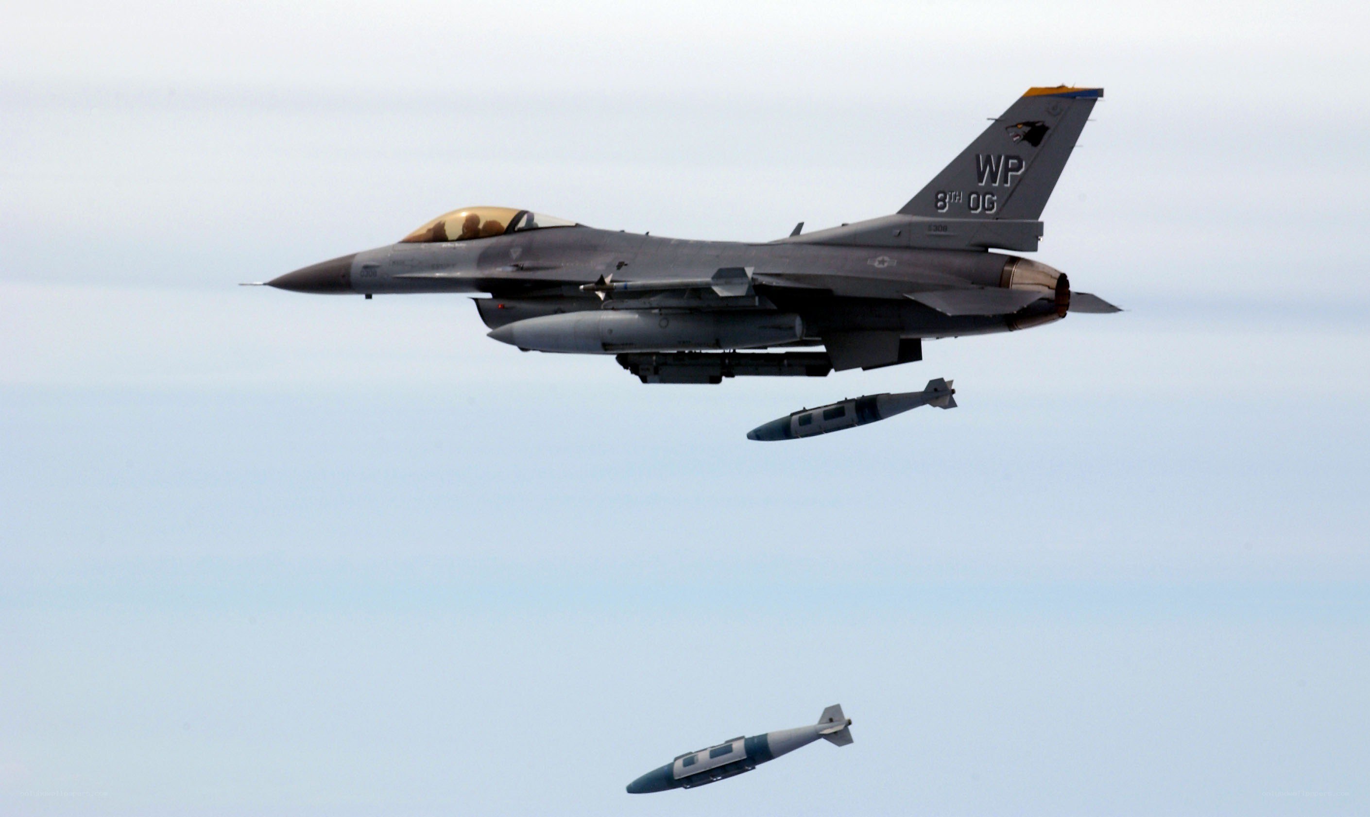 F-16 fighter jet dropping bombs