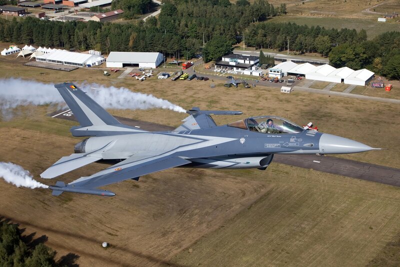 F-16 Fighter Jet — Gray, Dynamic, Afternoon, Photograph