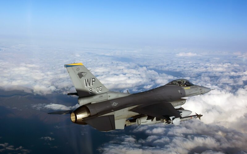 F-16 Fighter Jet — Gray, Serene