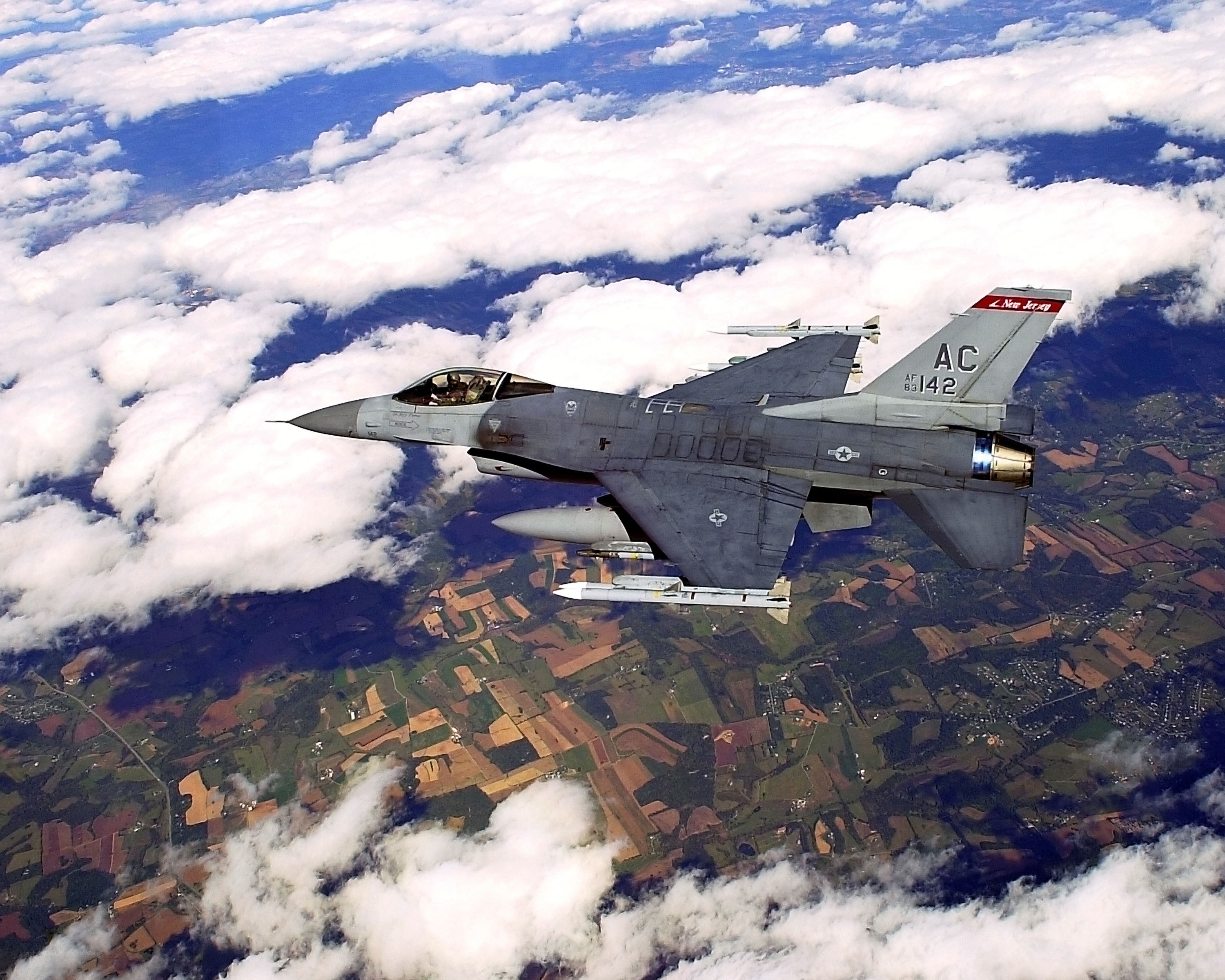 F-16 fighter jet in flight