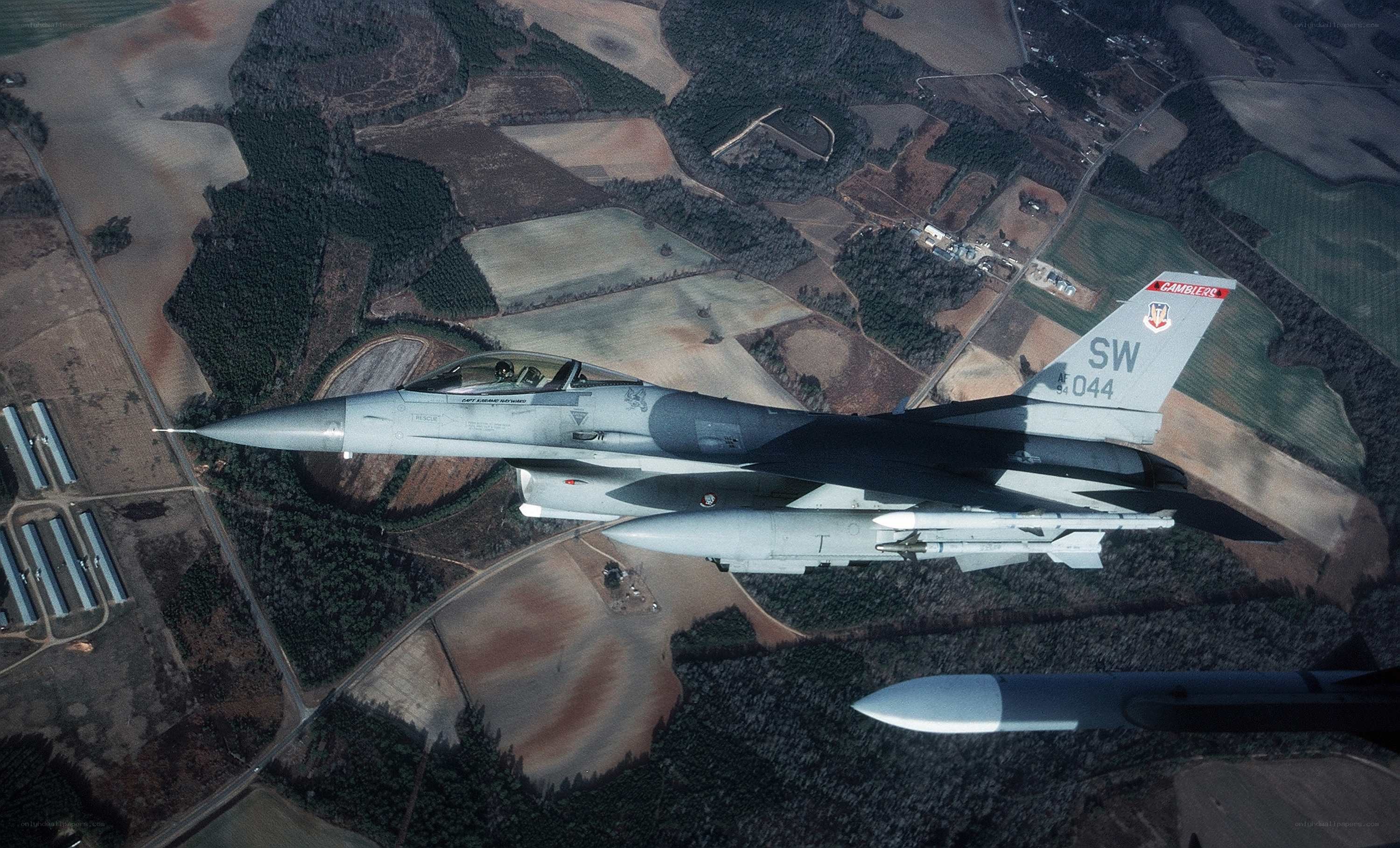 F-16 fighter jet in flight